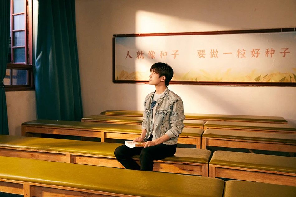 為家鄉(xiāng)代言！易烊千璽受邀擔任懷化城市形象大使(圖1)