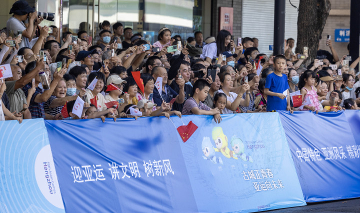 從古城到新城 杭州第19屆亞洲運動會火炬?zhèn)鬟f紹興站順利完成(圖9)