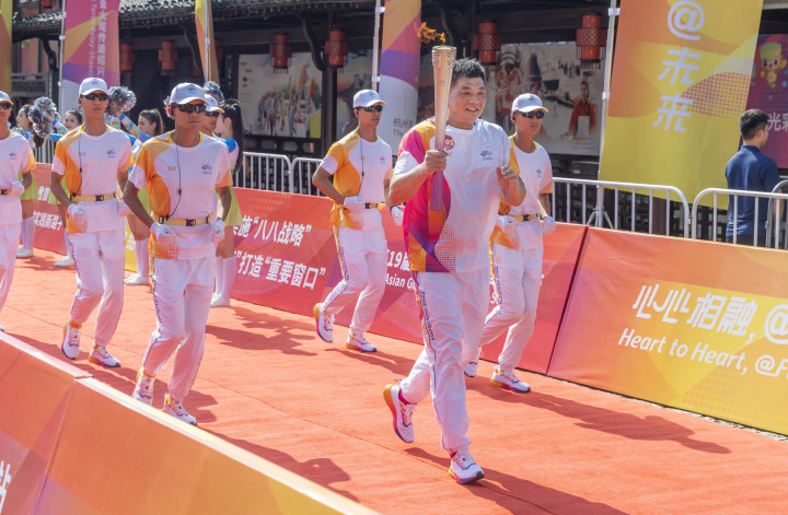 從古城到新城 杭州第19屆亞洲運動會火炬?zhèn)鬟f紹興站順利完成(圖5)