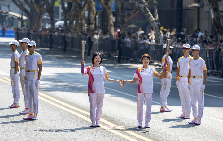 從古城到新城 杭州第19屆亞洲運動會火炬?zhèn)鬟f紹興站順利完成(圖6)
