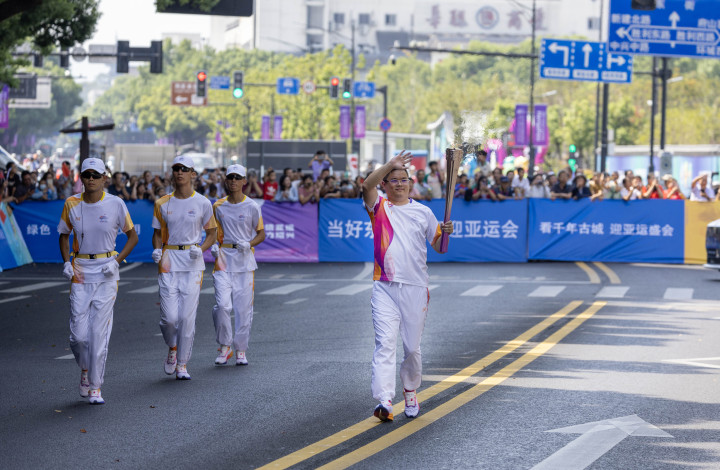 從古城到新城 杭州第19屆亞洲運動會火炬?zhèn)鬟f紹興站順利完成(圖10)