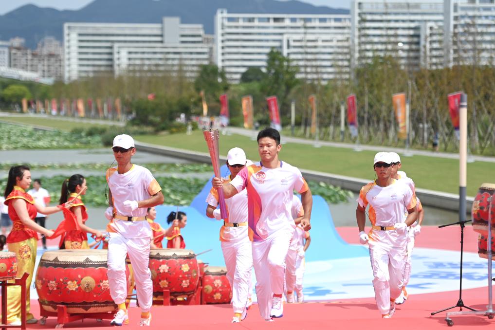 杭州亞運會｜“薪火”凝聚榜樣力量――亞運火炬手速寫(圖3)