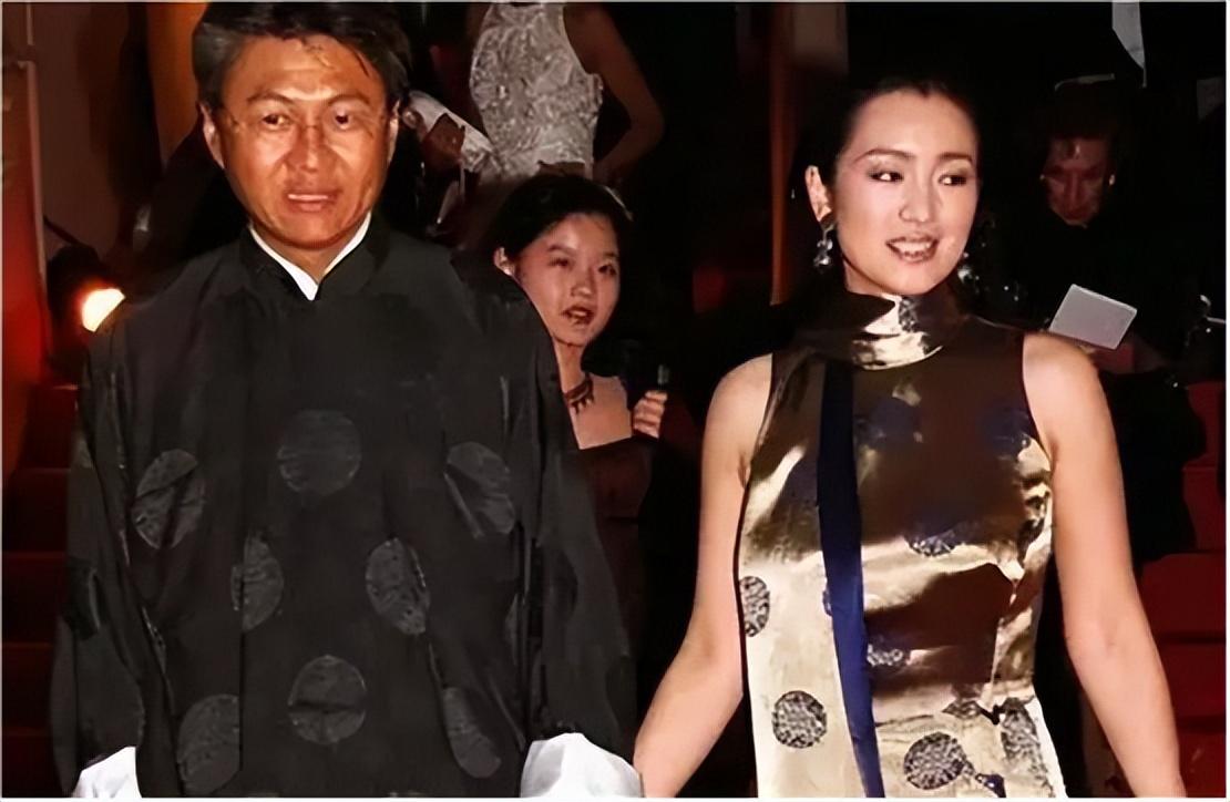 鞏俐陪馬克龍訪華，多重身份引發網友熱議，她身上的秘密藏不住了(圖17)