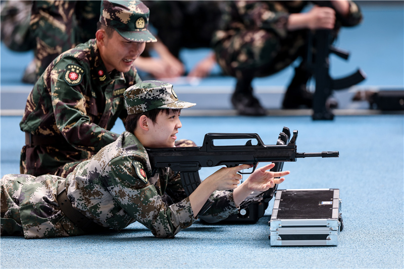 學習軍人扎實作風  國家游泳隊軍訓新體驗(圖5)