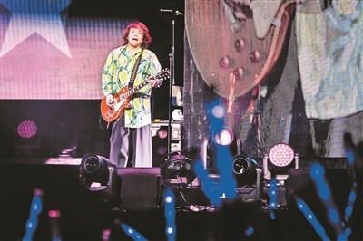 演唱會變K歌現場 觀演對調形成“亞文化”(圖1)