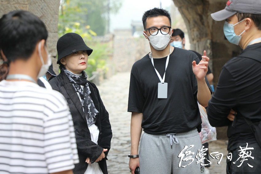 電影《傍晚向日葵》曝導演特輯：電影就是信以為真(圖2)