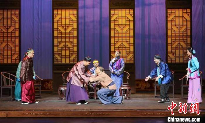 彰顯“津味曲藝”特色 新編曲藝劇《碩二爺傳奇》在天津首演(圖1) 彰顯“津味曲藝”特色 新編曲藝劇《碩二爺傳奇》在天津首演(圖1)