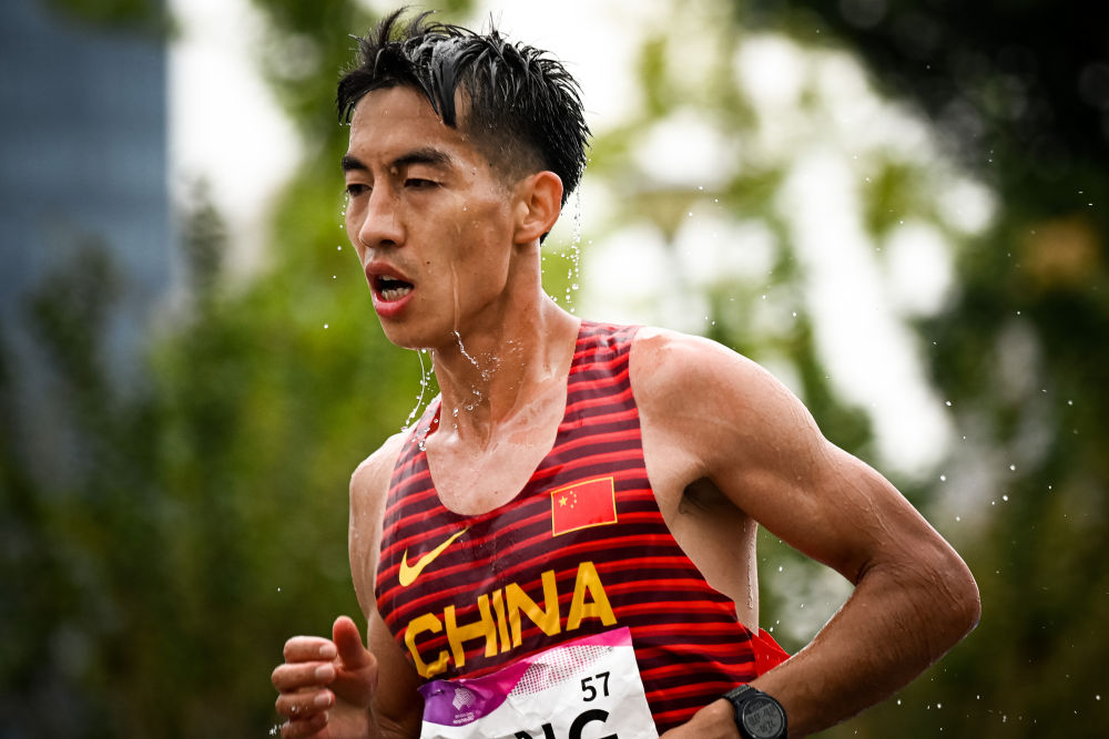 2小時(shí)07分09秒 楊紹輝打破中國(guó)馬拉松紀(jì)錄(圖1)
