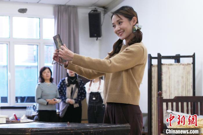 “上海閑話”版舞臺劇《長恨歌》首次公開排練現場(圖1) “上海閑話”版舞臺劇《長恨歌》首次公開排練現場(圖1)