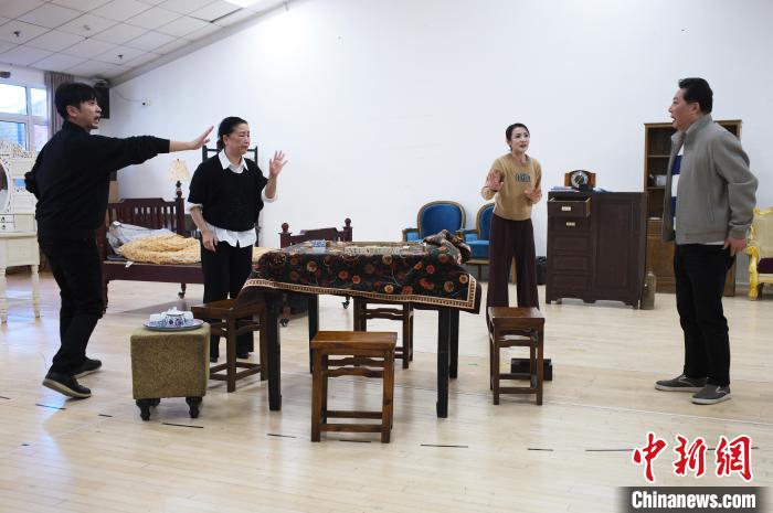 “上海閑話”版舞臺劇《長恨歌》首次公開排練現場(圖5) “上海閑話”版舞臺劇《長恨歌》首次公開排練現場(圖5)