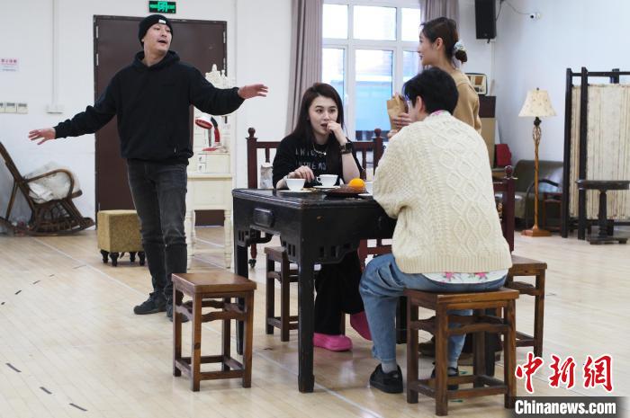“上海閑話”版舞臺劇《長恨歌》首次公開排練現場(圖9) “上海閑話”版舞臺劇《長恨歌》首次公開排練現場(圖9)