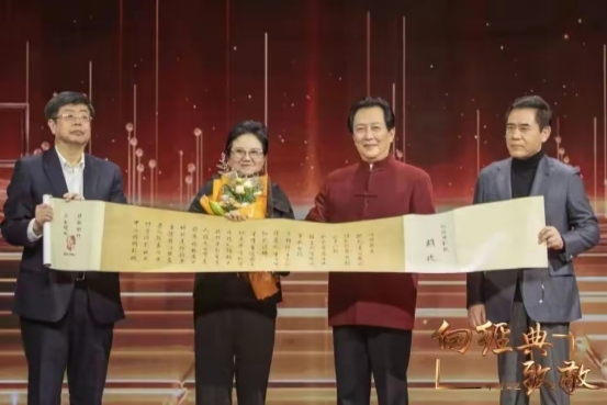 導演胡玫做客《中國文藝》 與眾明星揭秘影視背后心酸(圖2)