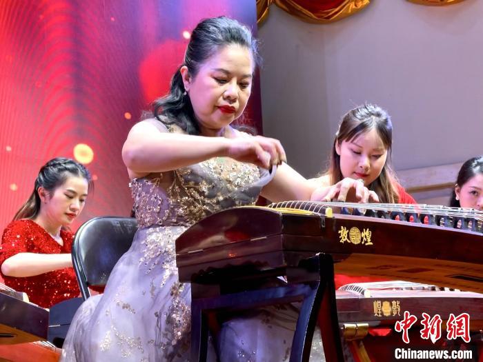 集美大學舉辦陳萍教授從教35周年音樂會(圖2) 集美大學舉辦陳萍教授從教35周年音樂會(圖2)