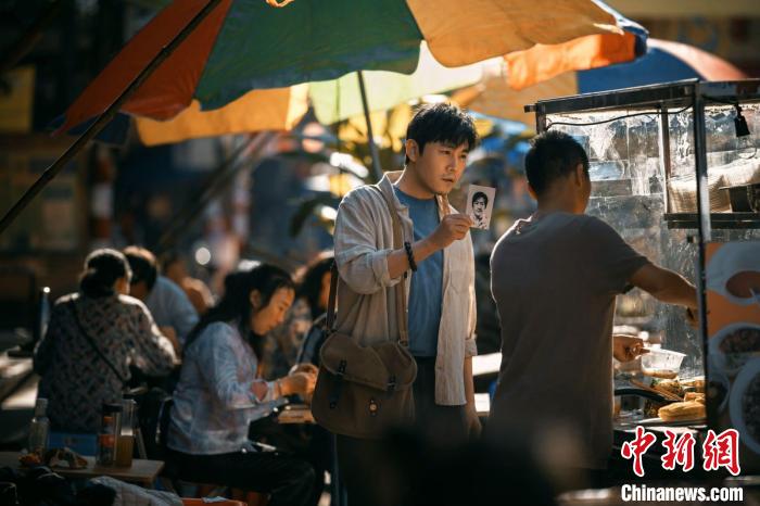 對(duì)話劇版《三大隊(duì)》創(chuàng)作團(tuán)隊(duì)：拍出“案”中的暗與光(圖1)