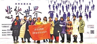 當觀眾和演員的想象力在劇場上空匯聚時 可能戲劇就產生了(圖2)