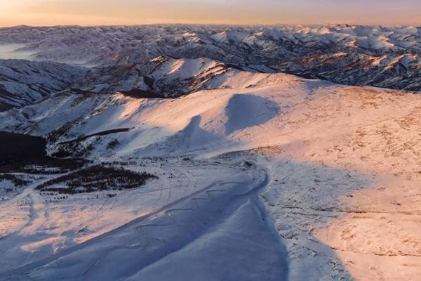 將軍山、可可托海、吉克普林滑雪場對阿勒泰地區居民實施免費滑雪政策活動詳情