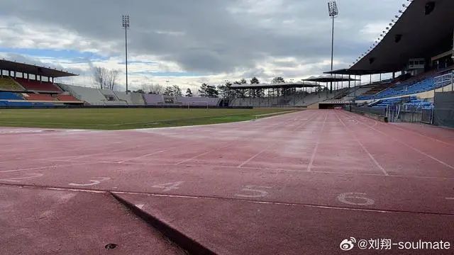 劉翔重回破世界紀錄奪冠地并配文稱：哥來看看