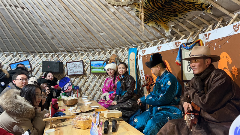 【聚焦“十四冬】看非遺、玩冰雪……在“十四冬”領略內蒙文化魅力(圖1)