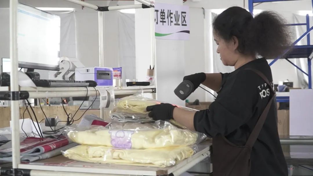 【愛心接力 秉承使命】嗨玩購集團(tuán)助力河南全省“新年穿新衣”困境兒童幫扶公益活動(dòng)(圖4) IMG_259