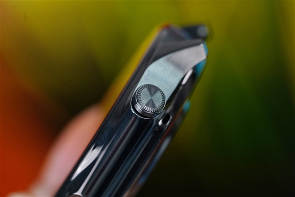 OPPO第一款圓表！OPPO Watch X星夜飛行版圖賞