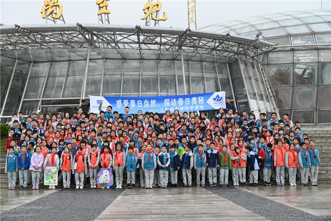 
			感受春日自然，探訪春日奧秘 ——北京市建華實驗學校三年級部春季研學課程
		(圖1)