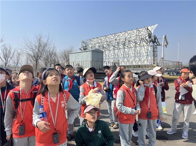 
			感受春日自然，探訪春日奧秘 ——北京市建華實驗學校三年級部春季研學課程
		(圖3)