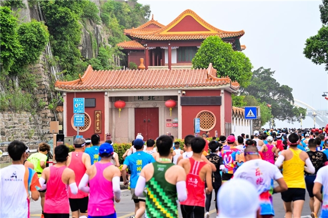 
			八千跑友共赴嶺東首邑！人民保險?2024潮州半程馬拉松賽精彩落幕
		(圖8)
