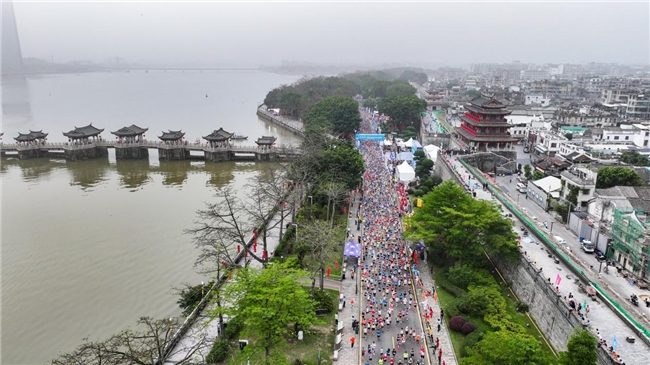 
			八千跑友共赴嶺東首邑！人民保險?2024潮州半程馬拉松賽精彩落幕
		(圖23)