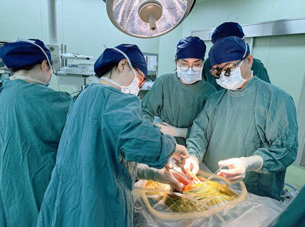 全球報道不足40例！9歲女孩患罕見惡性腫瘤，復旦兒科專家為她點燃生命希望(圖1)