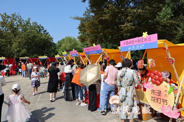 居民游園共慶“書香文化節”