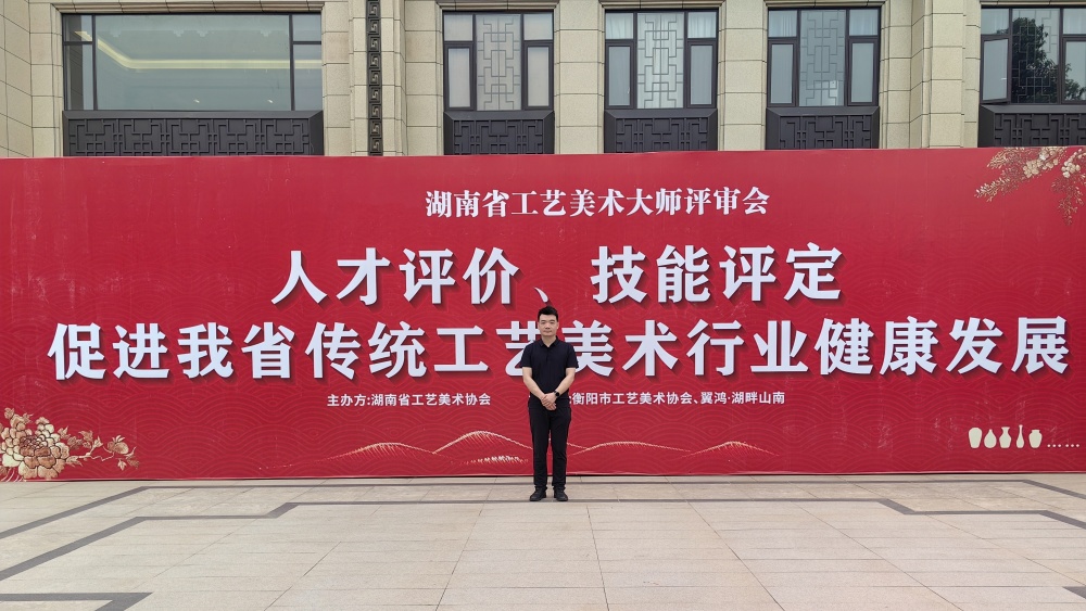 木雕藝術(shù)家龍巍：以刀為筆，傳承千年匠心