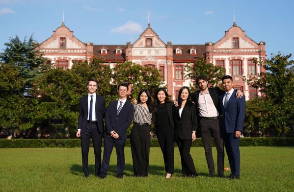 強化核心競爭力應對行業發展需求 交大高金MF畢業生就業質量再創新高(圖2) 學生合影