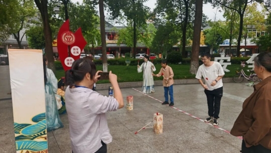 非遺活動點燃新繁東湖,文商旅體融合繪就城鄉(xiāng)新圖景(圖5) 非遺活動點燃新繁東湖,文商旅體融合繪就城鄉(xiāng)新圖景(圖5)