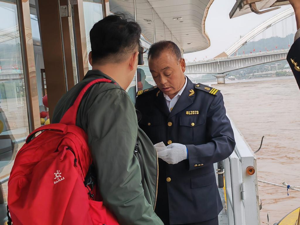 新時代中國調(diào)研行?黃河篇丨“昔日的天塹，已成為流淌的幸福河”――快艇駕駛員見證黃河30余載巨變