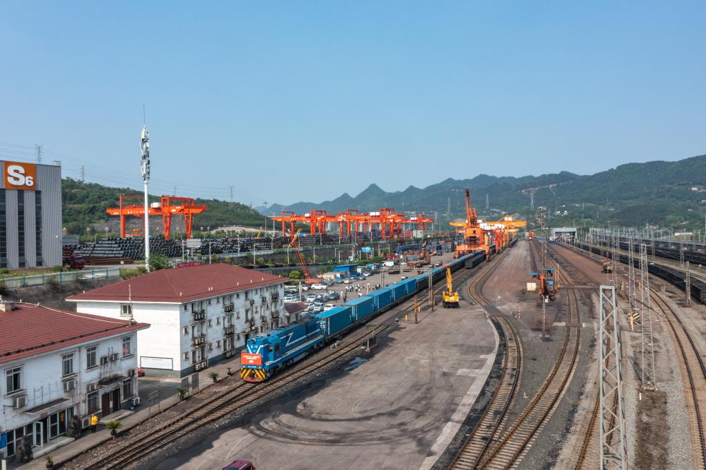 西部陸海新通道跑出加速度 “曲折”出海之路被“拉直”