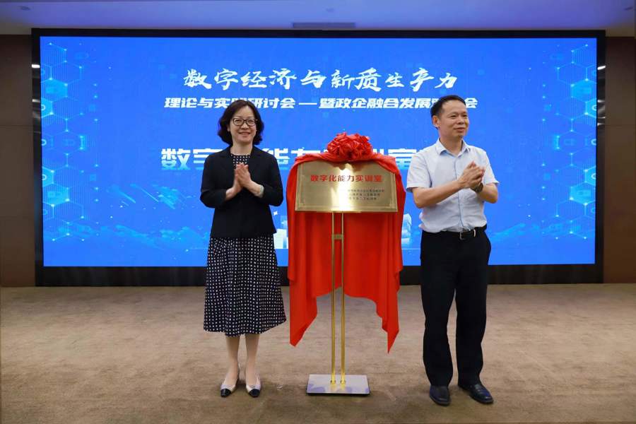 愛從“頭”開始，華師大四附中開展為愛捐發公益行動