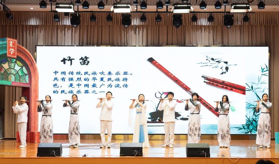 800V快充、碳化硅電驅步入平權時代！零跑C16把大6座SUV價格打下來